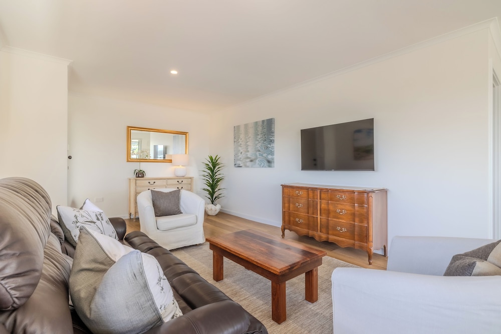 Seaview Heights by the BnB Collection