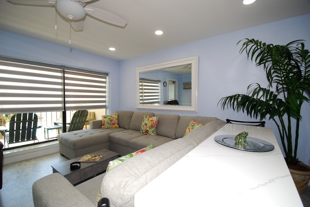 Saida Iii Unit #3306 1 Bedroom Condo by Redawning