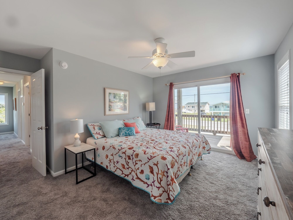 Pelican Palms by Topsail Realty