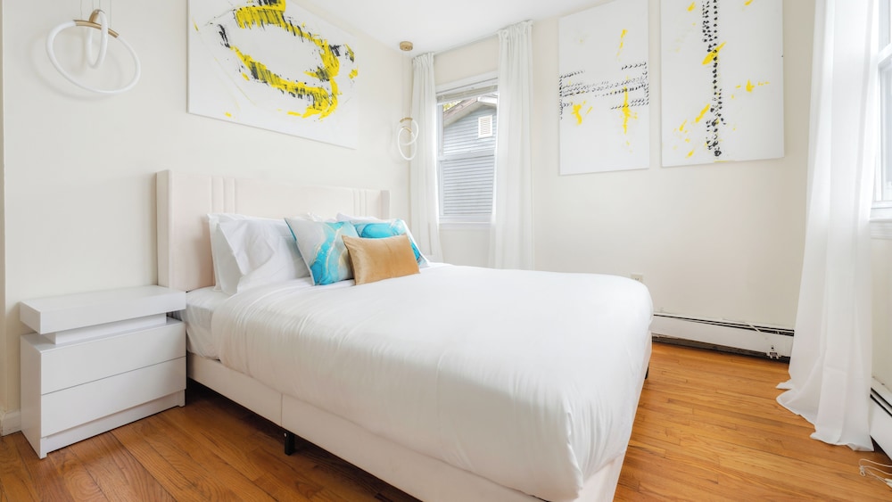 Luxury NYC Home with Free Parking for 12