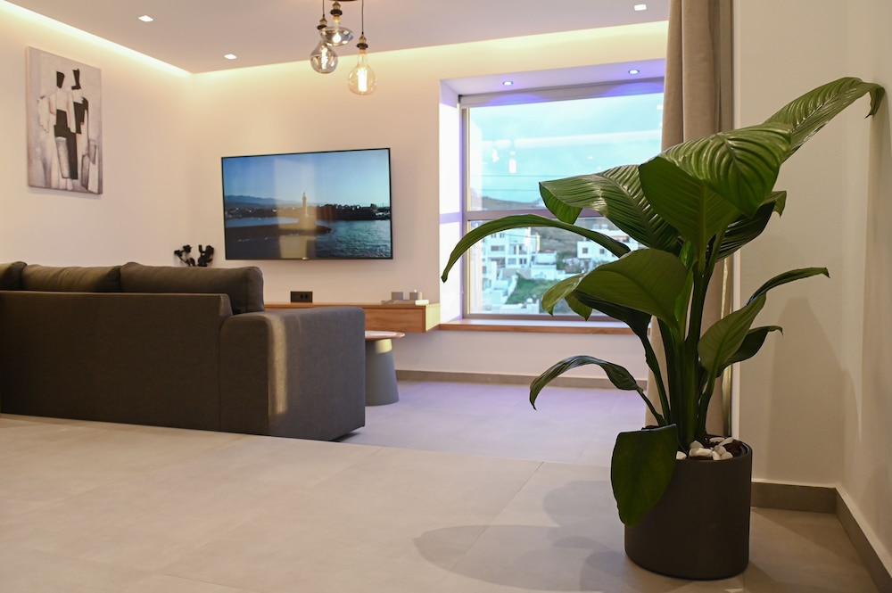 MGK Luxury Suites With a Private Pool Ligaria
