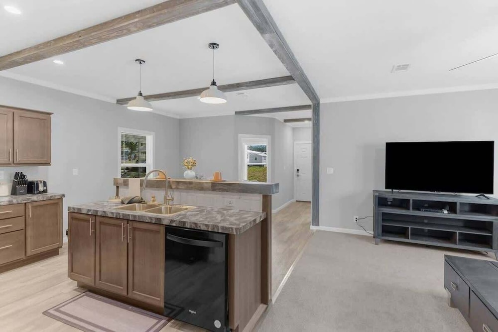 Comfy 2 Bedroom Home, Dade City!