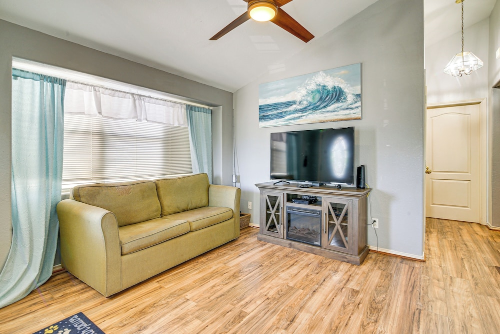 Steps to Bay! Home w/ Pool Access in Port Isabel
