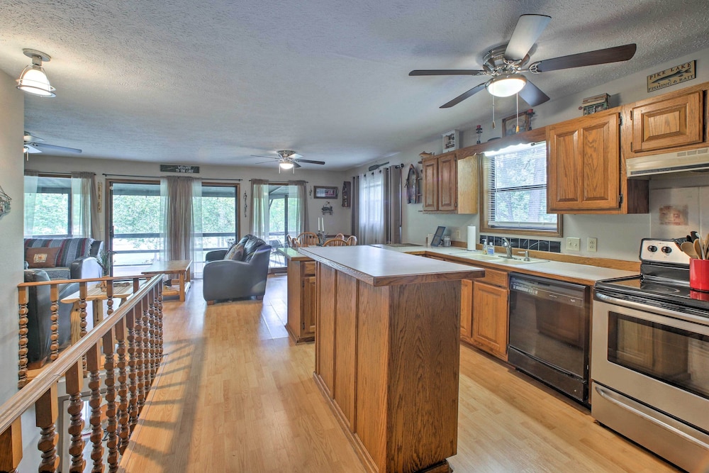 Waterfront Home w/ Fire Pit on Table Rock Lake view 2