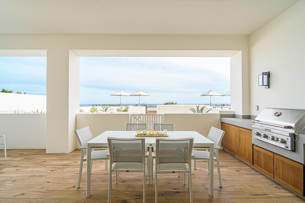 Oceanview 2BD Residence With a Spacious Terrace