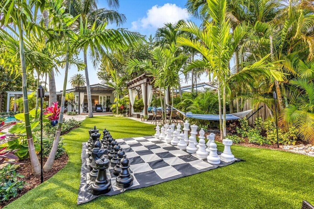 New Waterfront Oasis, Minutes to Beach, Eats, Shops