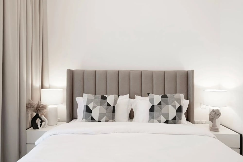 Burj Crown Lux Apartment by Dubai Mall