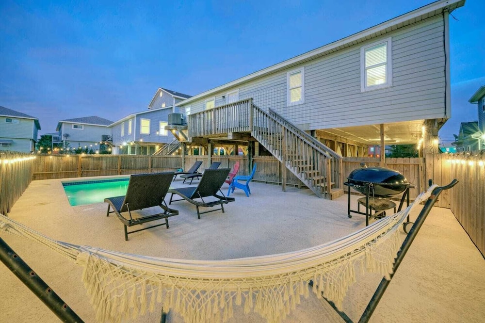 Sleeps 20! 2 Homes Near the Beach, Private Pools, Gameroom, Large Family Retreat