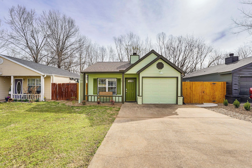 1 Mi to Dtwn: Bentonville Retreat w/ Patio