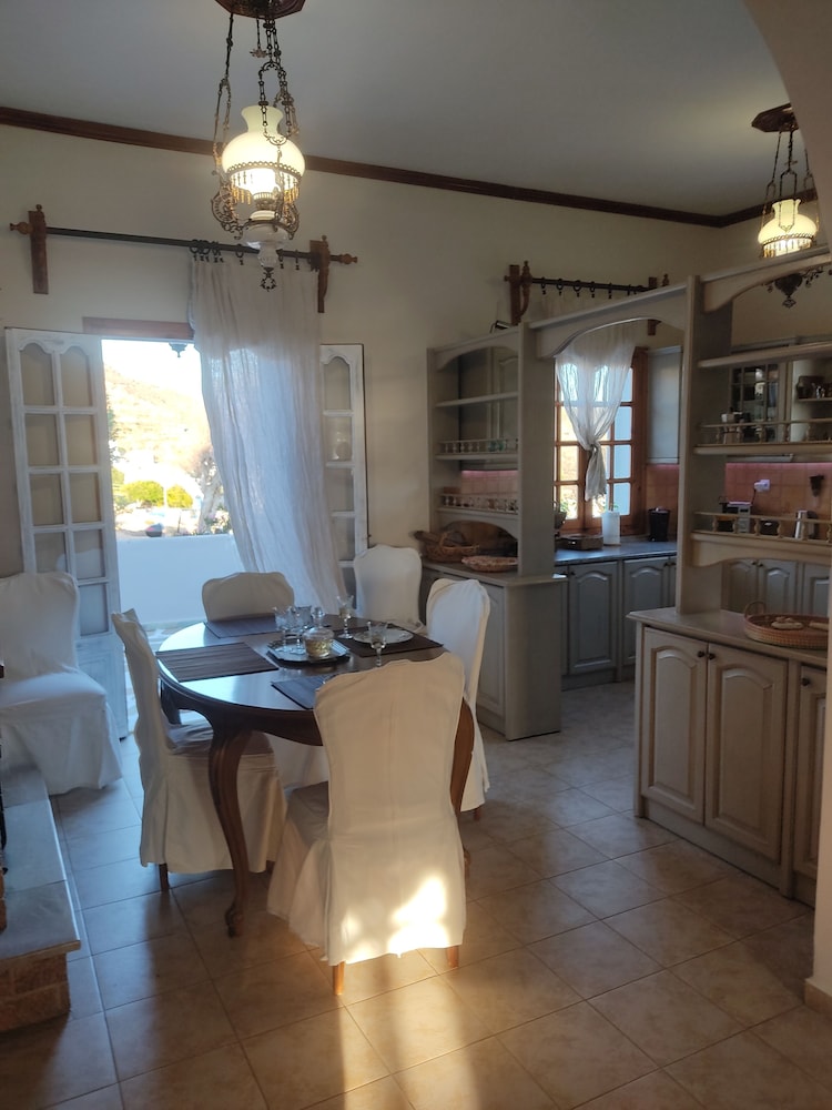 Zephyrus Sunset House