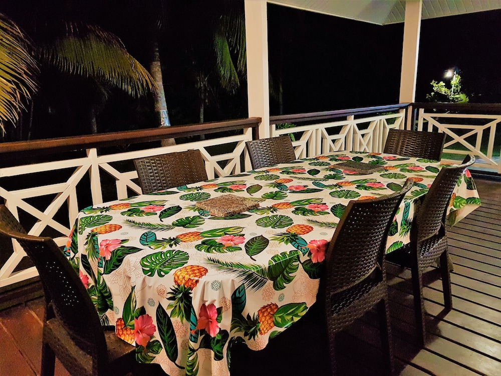 Huahine - Hibiscus House