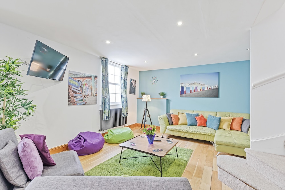 Pebble Mews House | By My Getaways | Parking for one small car
