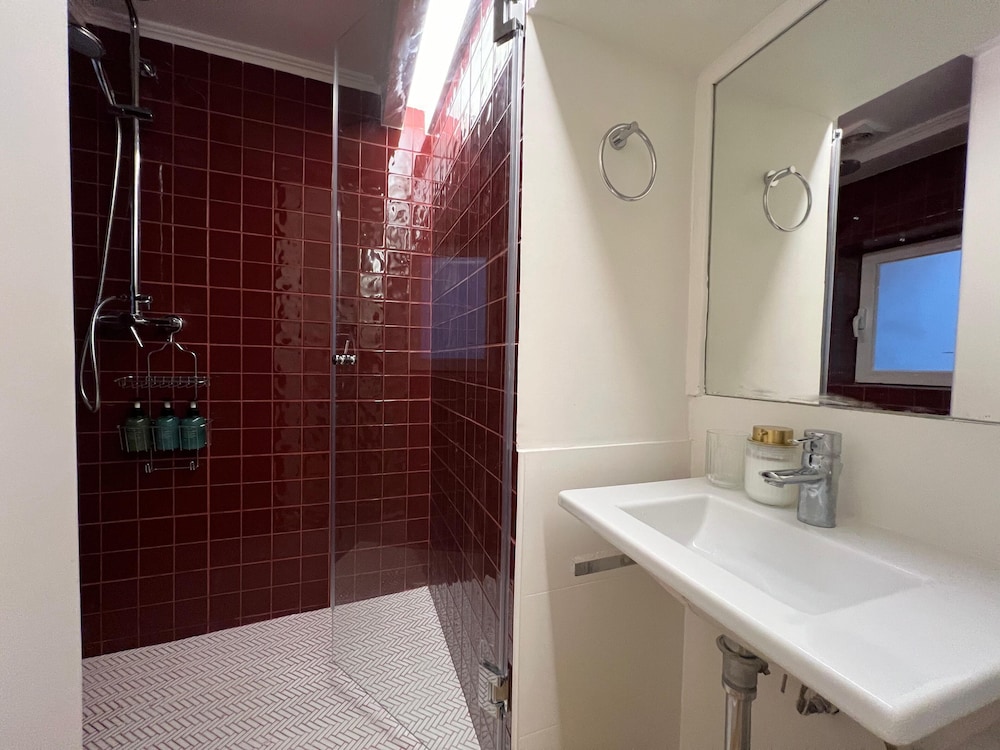 Santos · Designer Retreat: 1 Bedroom apt