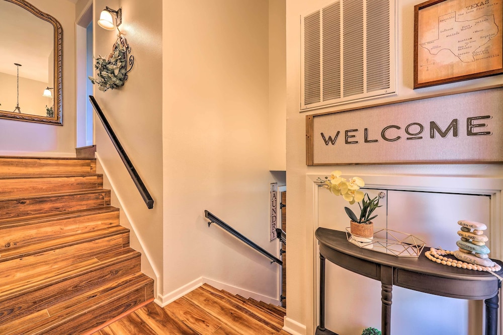 Canyon Lake Vacation Rental w/ Lake Views view 3