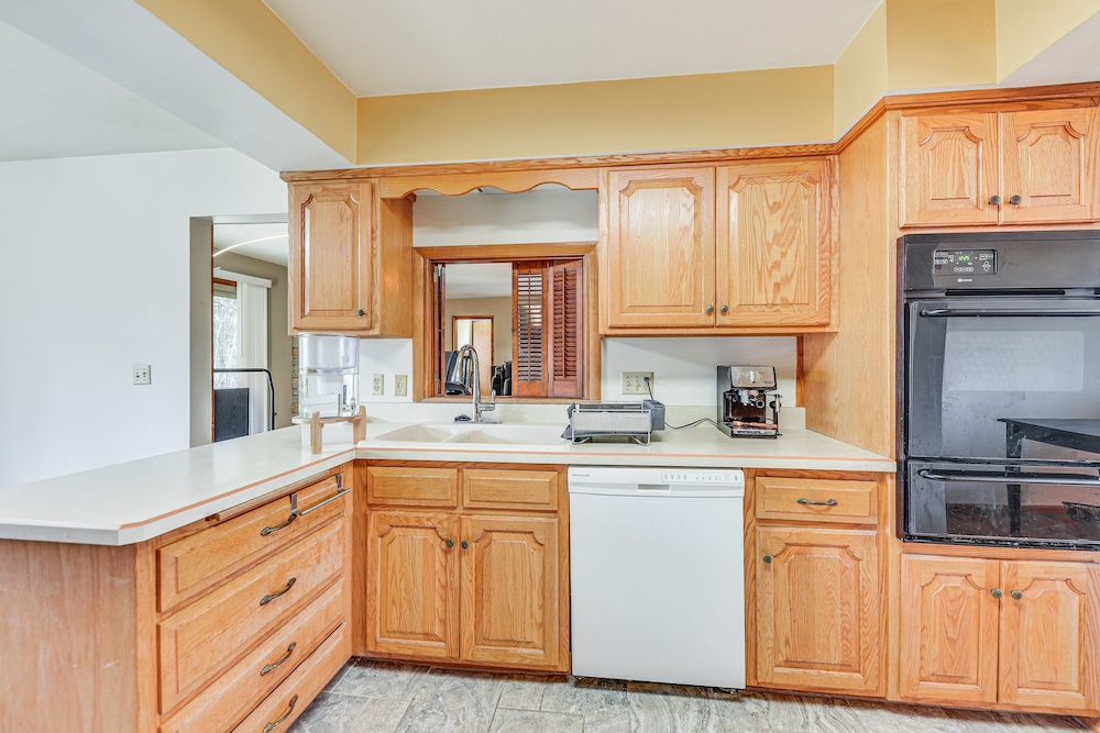 Convenient Racine Home: 4 Mi to Lake Michigan! - Property Image 22