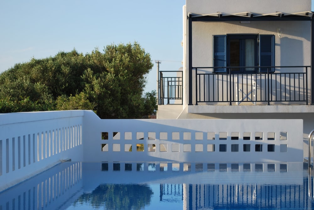 Okirroi Villas