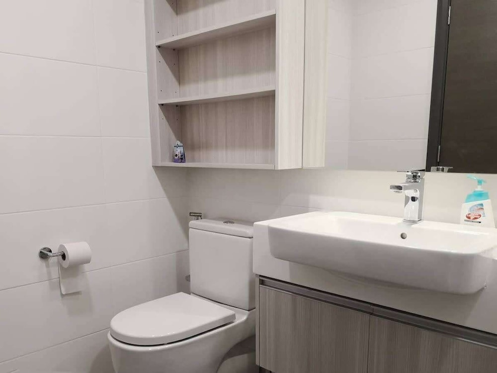 A Spacious, High-floor Suite Next to Komtar Jbcc