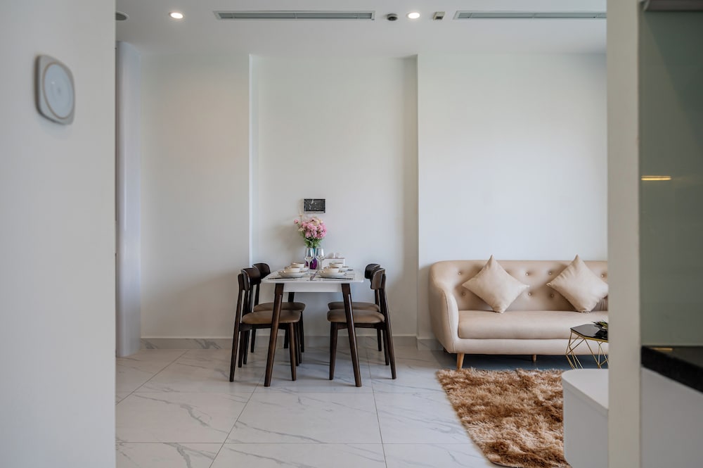 LA Nest 2 Bedrooms The Beverly - Vincom
