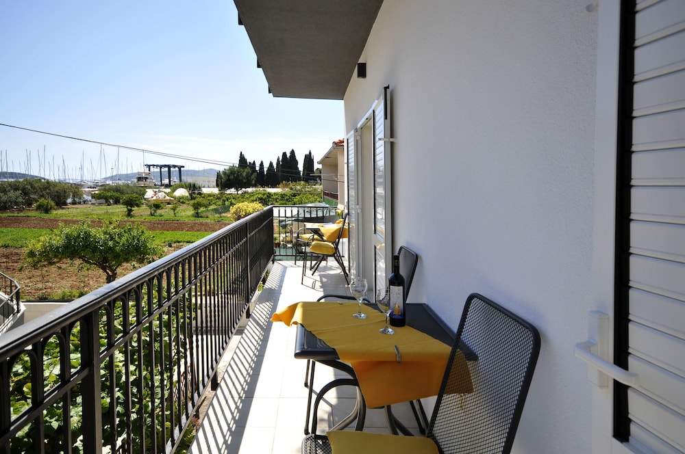 Apartments Roza