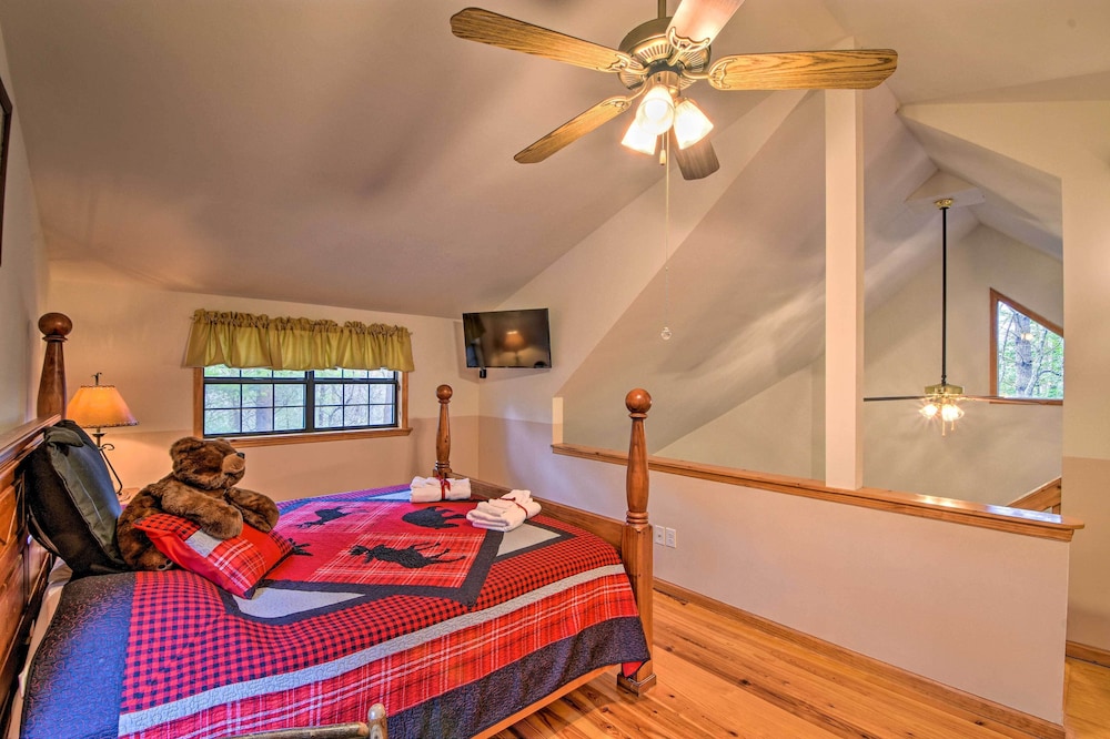 Modern Cabin w/ Deck in the Blue Ridge Mountains! view 5