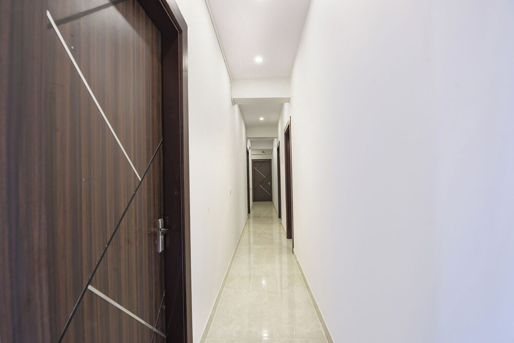 Fabhotel Black Pepper