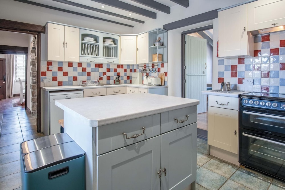 Tregoyr - 3 Bedroom Holiday Home - St Florence