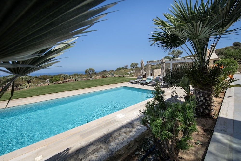 Villa Aurora Luxurius Living
