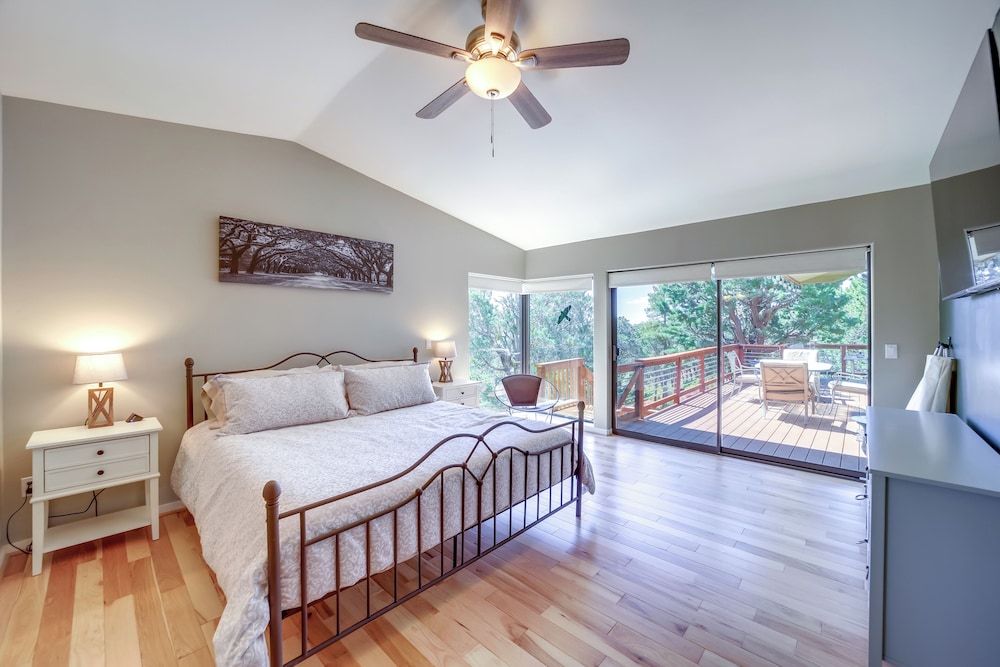 Chic Arizona Retreat w/ Hot Tub, Fire Pit  Deck! - Property Image 10