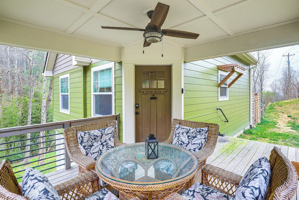 On Farm: Charming Hendersonville Retreat!