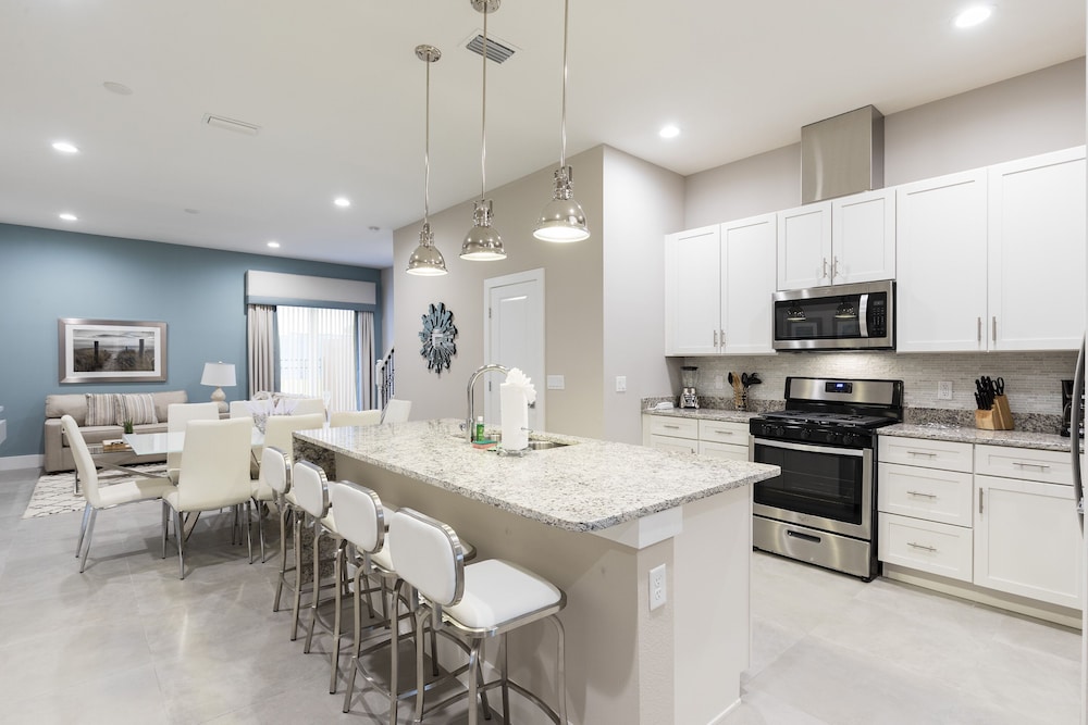 Summerville Vacation Homes by Columbia Management
