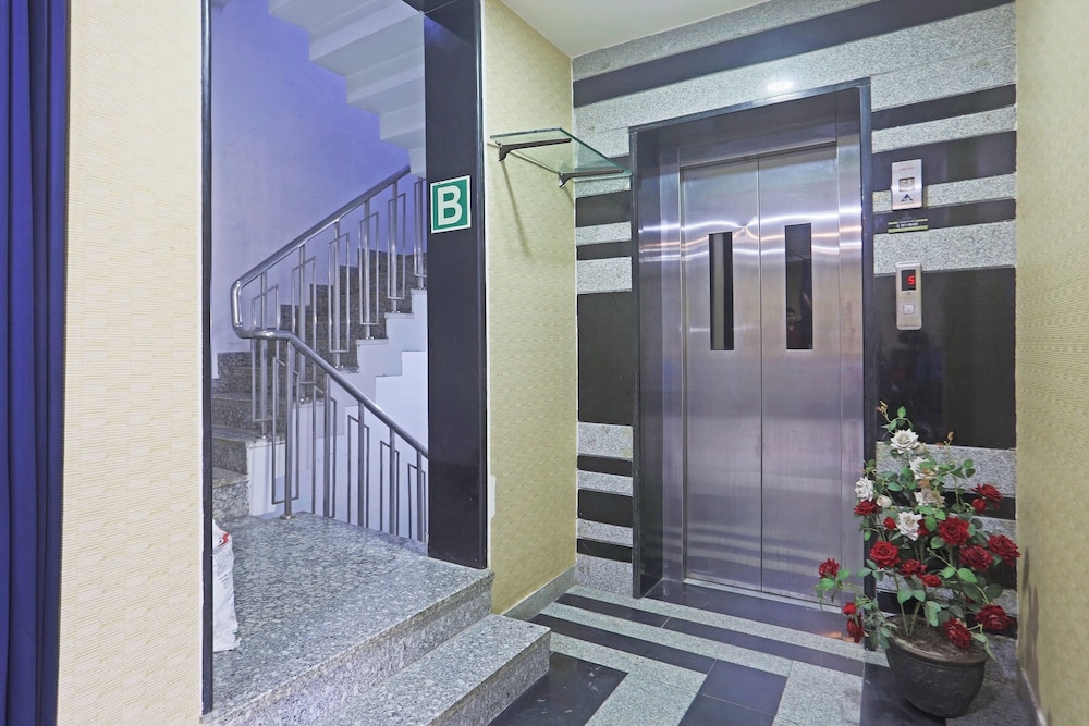 Hotel Aerostar Gold Near Yashobhoomi