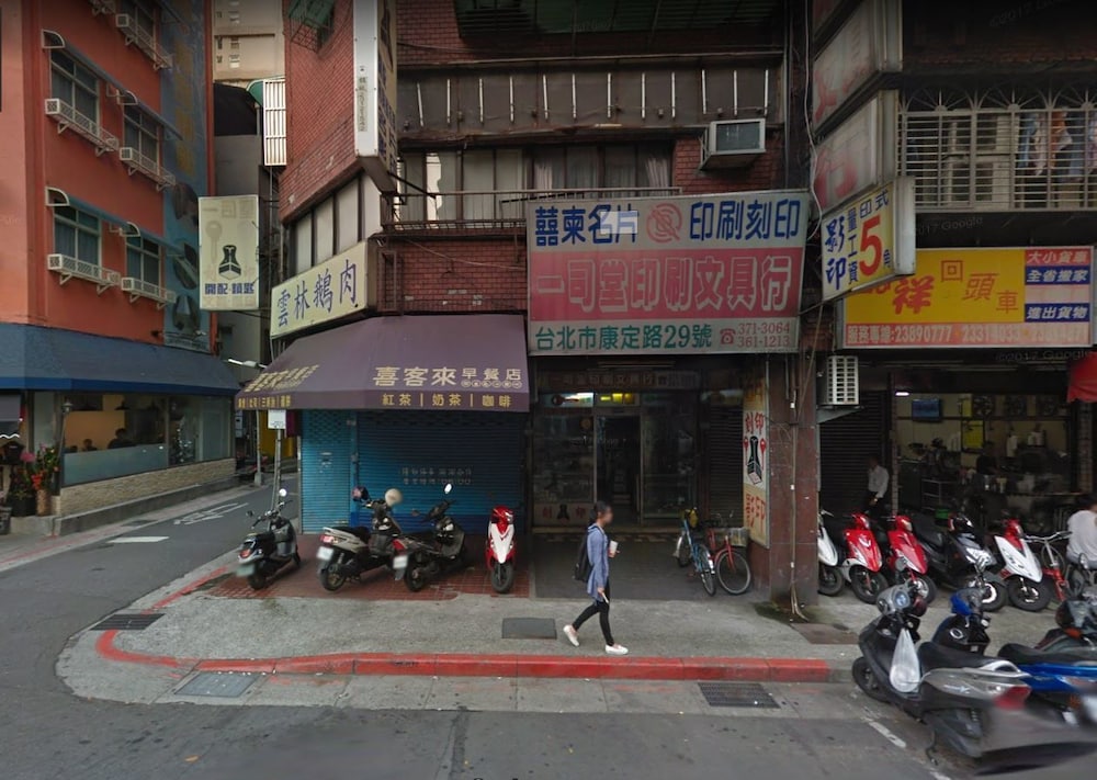 Guesthouse in Taipei near Ximen Metro Station