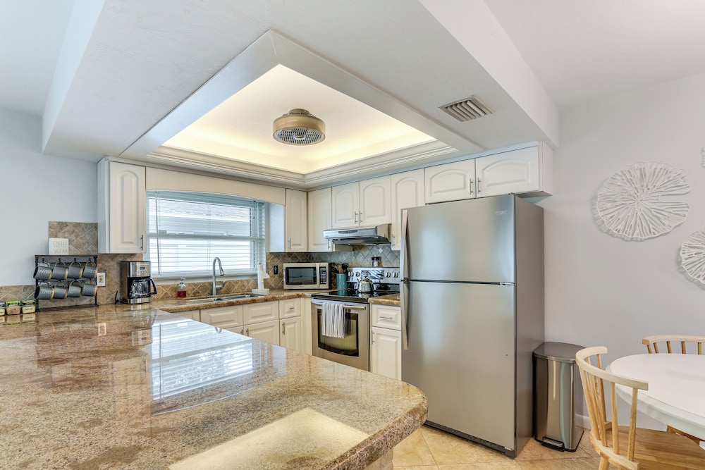 1 Mi to Vanderbilt Beach! Family Home on 500 Block
