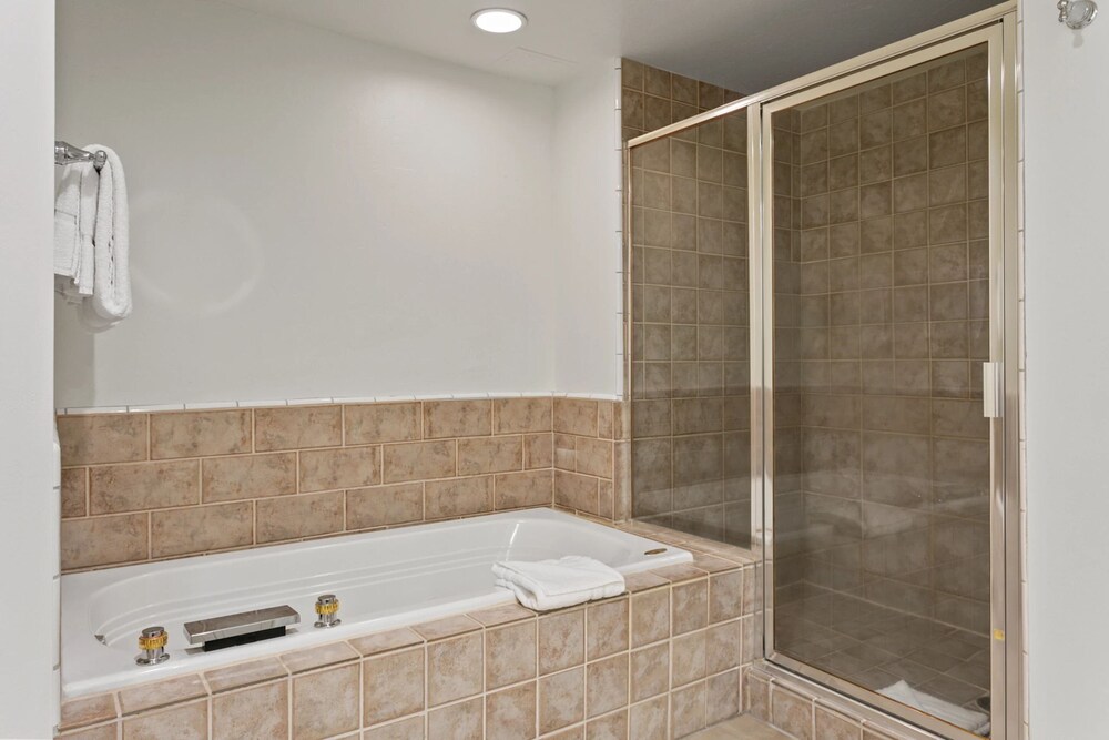Trail's End Lodge at Deer Valley Resort - Two Bedroom Residence with Den and Spa #102 2 Condo