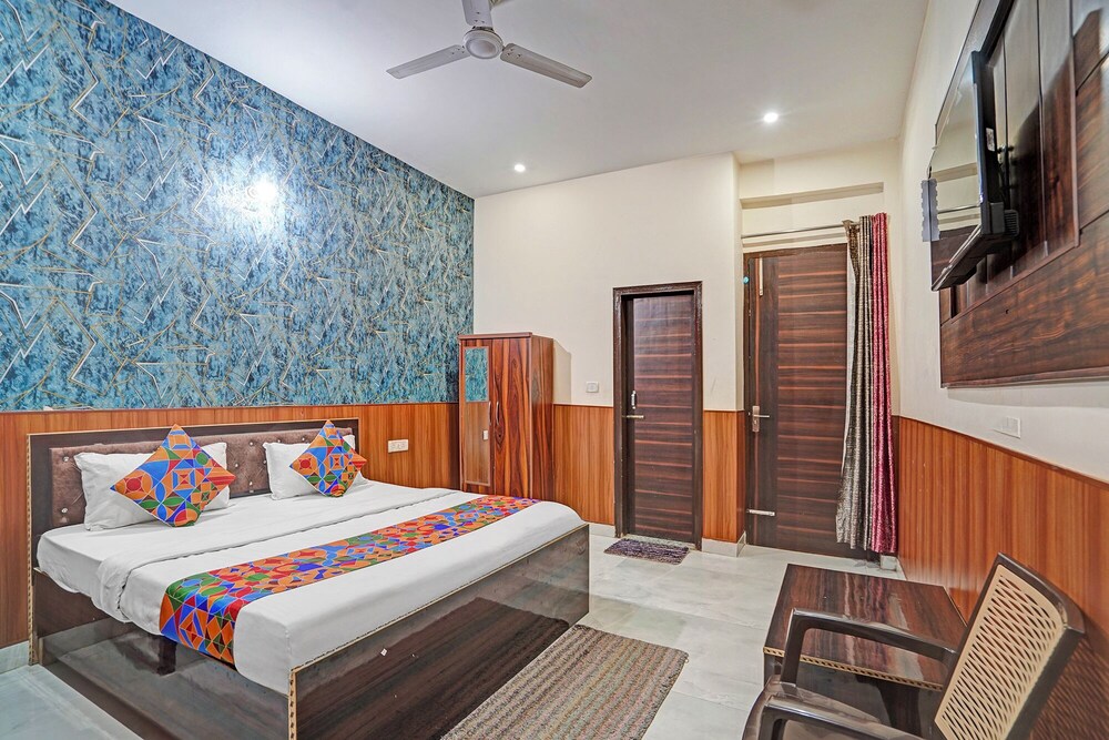 Fabhotel Comfort Inn