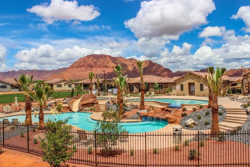 2 Units Reunion Property 7 Bedroom Home