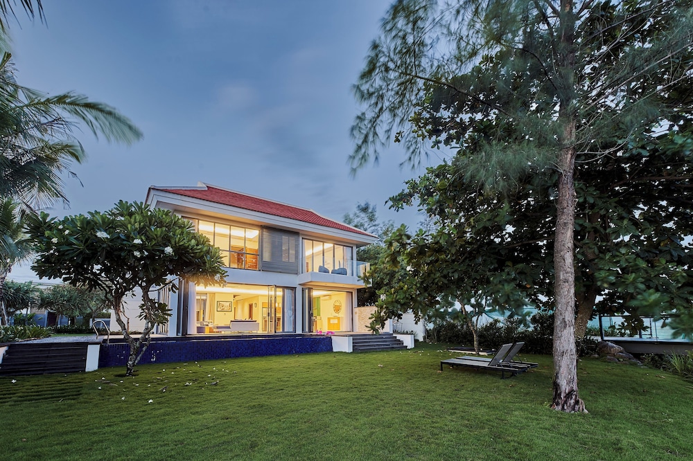 Danang Private Swimming Pool Villa view 3