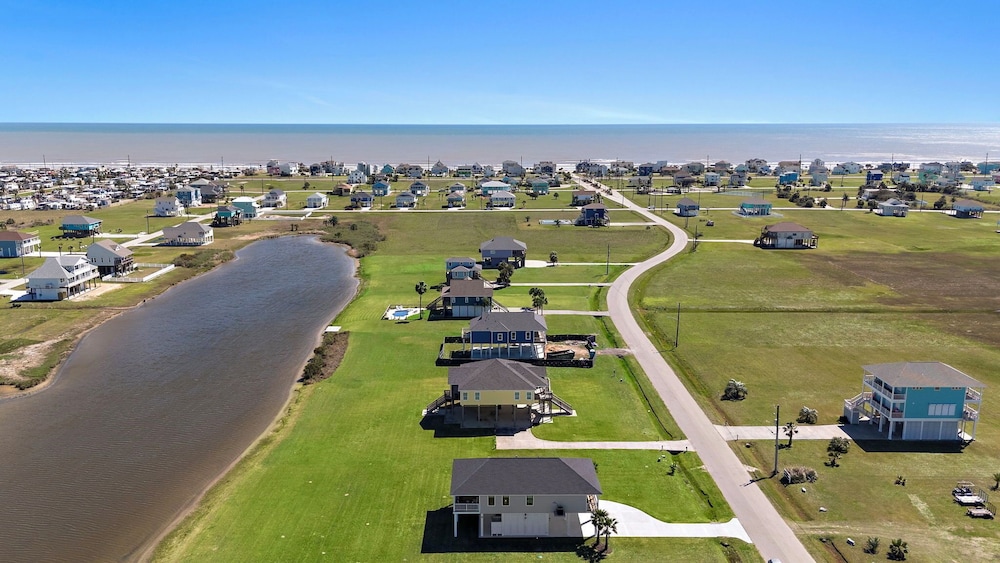 Pelican Perch by Ryson Vacation Rentals