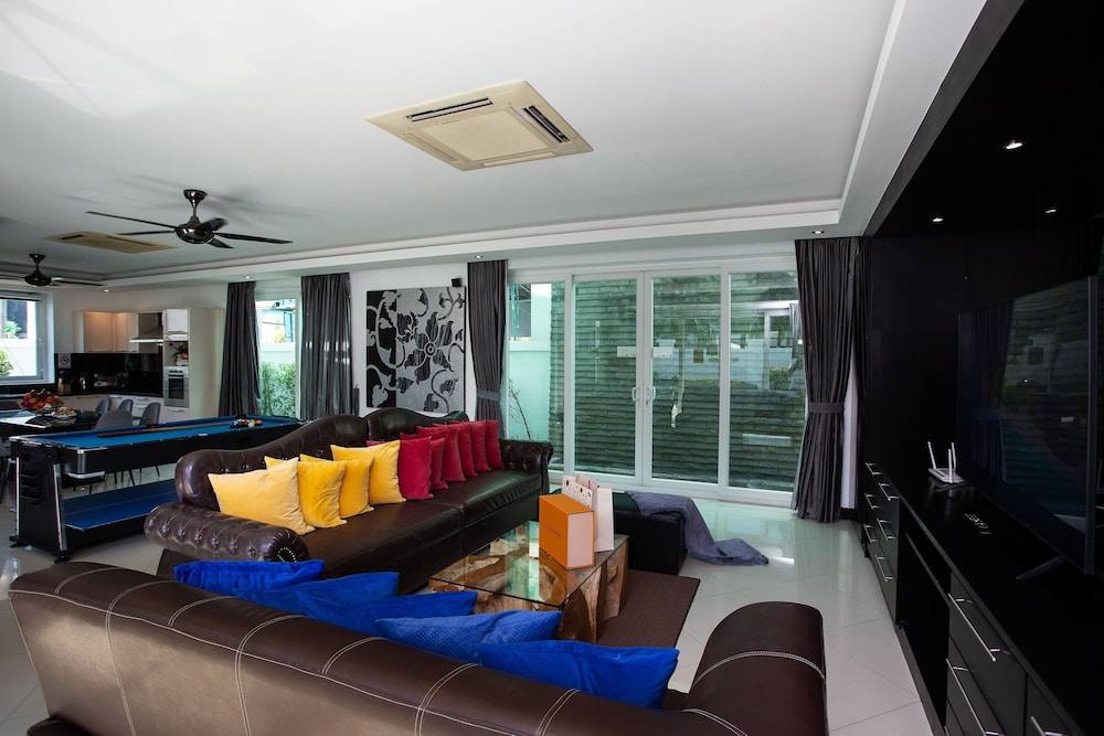 Hollywood Pool Villa Jomtien Pattaya