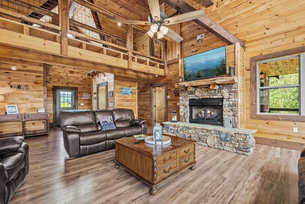 Amazing View Cabin w Gameroom Hot Tub Fire Pit