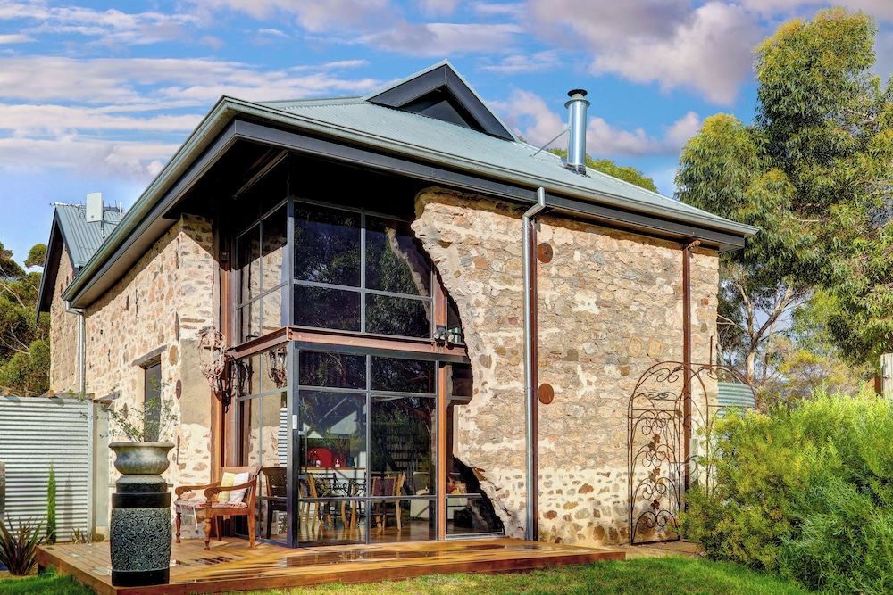 Old Chaff Mill Retreat - - luxury vineyard accommodation