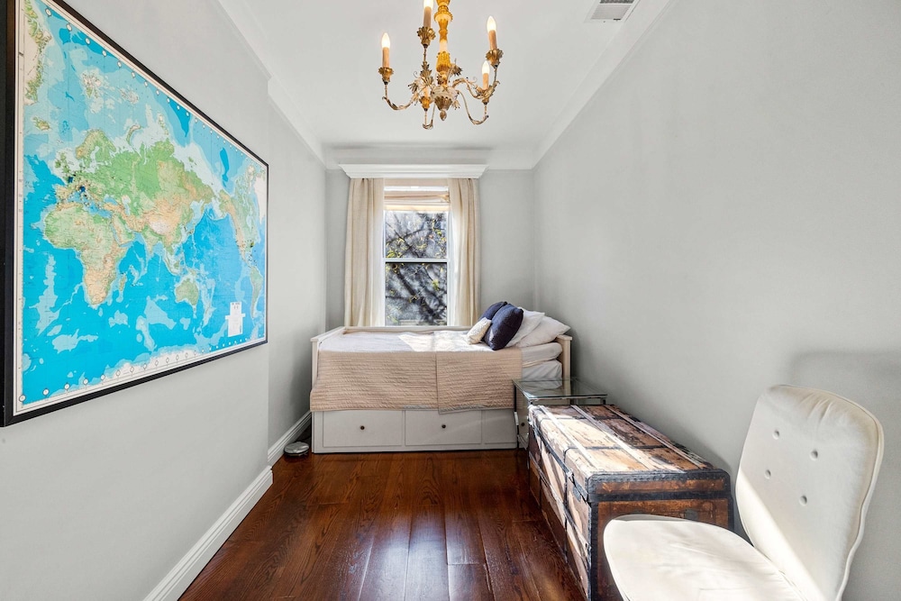 Gramercy Manor Triplex w Private Deck Garden
