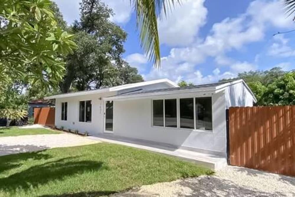 Modern Lux Home 3BR 2BA With Heated Pool