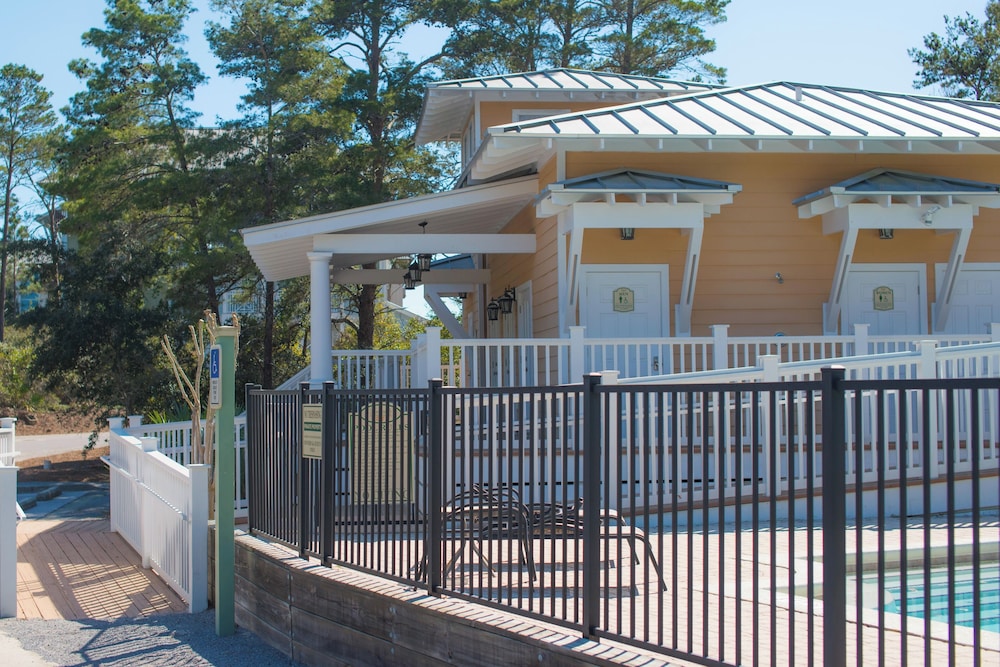 Aquamarine! Sleeps 12! Close to Community Pool! Private Beach Access!