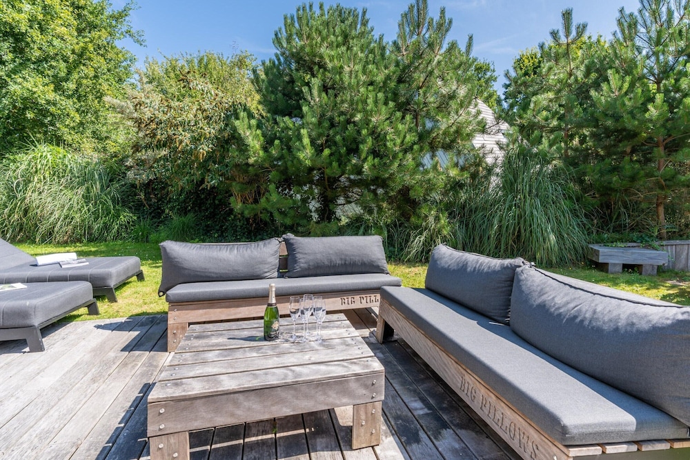 Charming 8-person Villa With hot tub Near the Forest