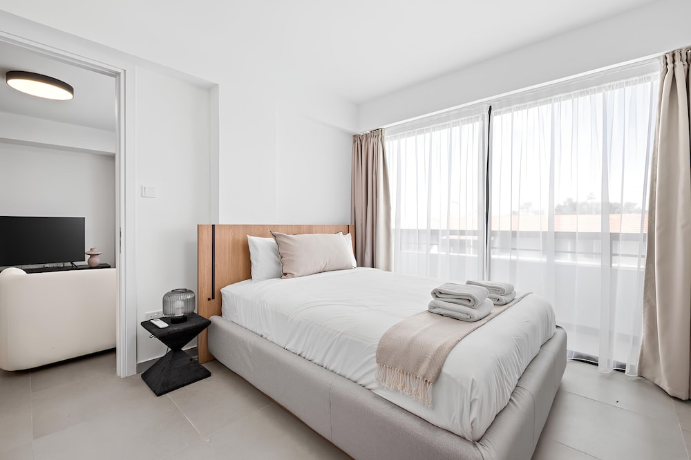 Finikoudes Marina View 102