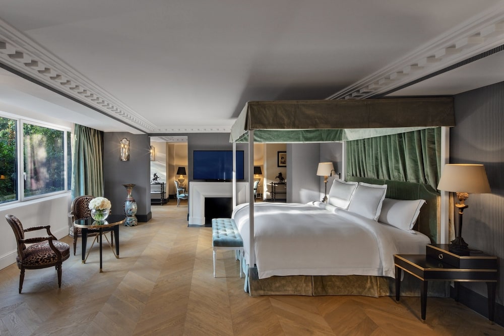 Hôtel de Berri Champs-Élysées, a Luxury Collection Hotel