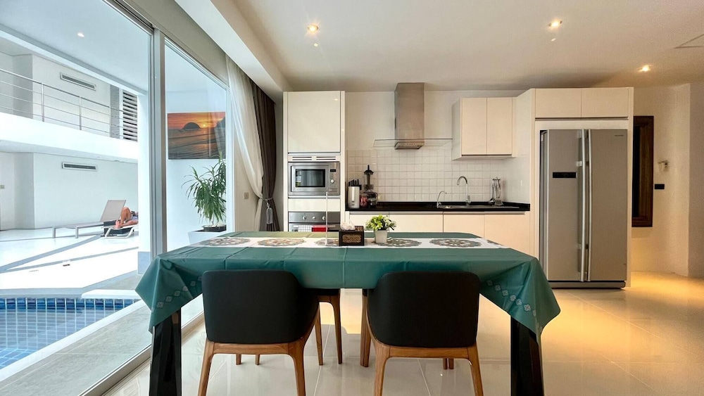 B12 - 2 Bedroom Condo With Pool Access, Karon Beach
