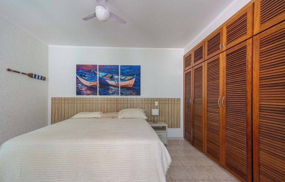 Casa Pet Friendly com 3 su tes a 200m da Praia
