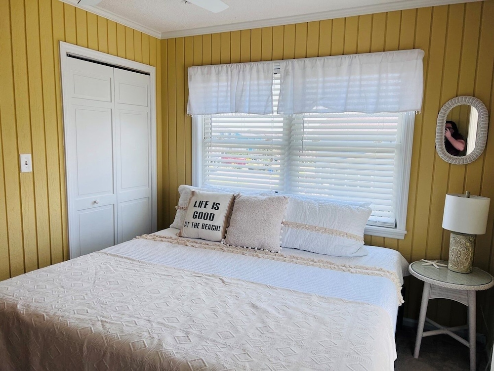 Fore Shore West- 4 Bedroom Home by RedAwning
